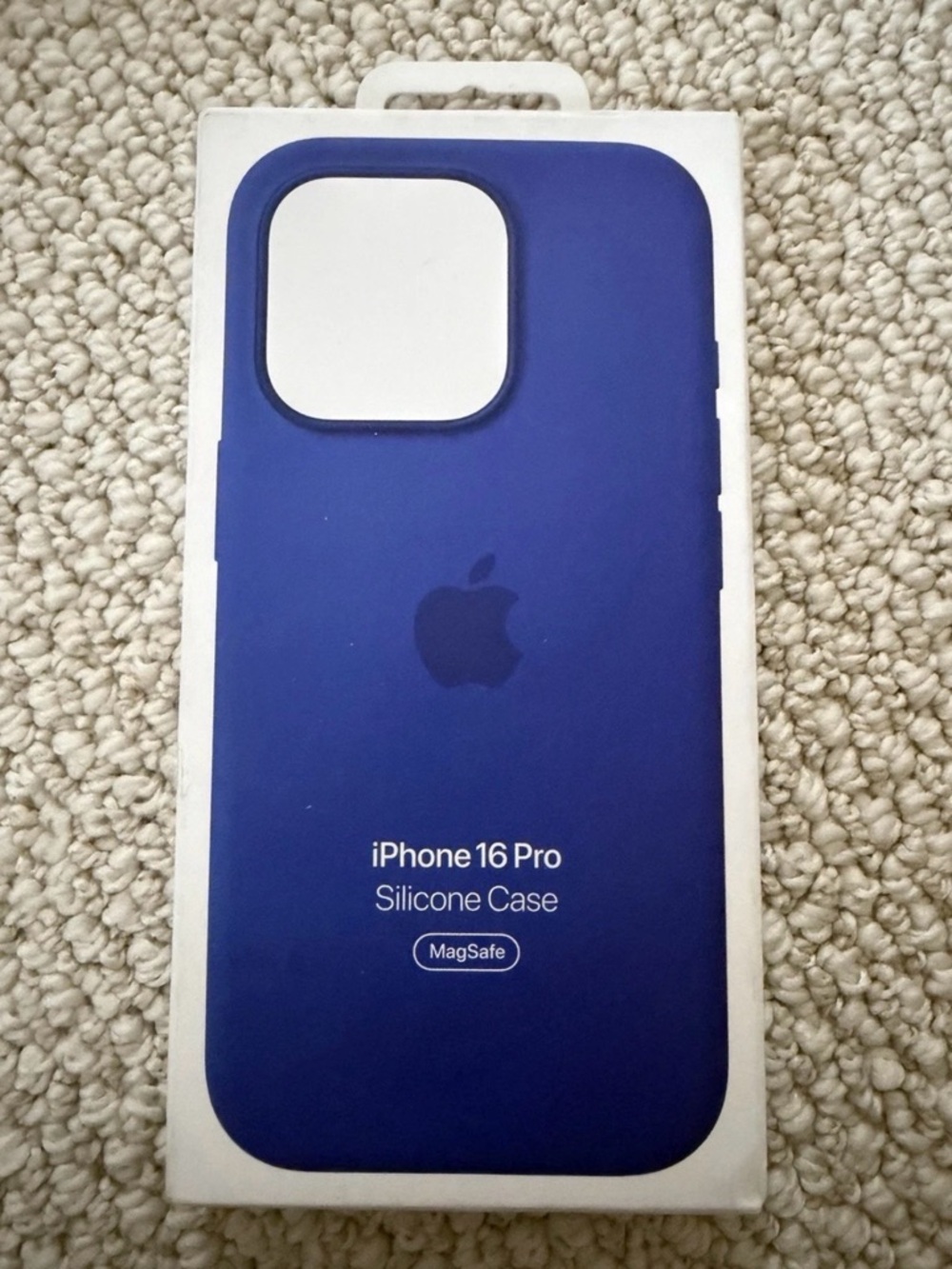 Apple iPhone 16 Pro Silicone Case - Deep Blue (MagSafe) New / Small defect